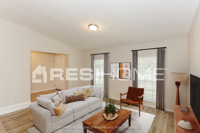 156 N Crestwood Blvd - Photo 7 of 19