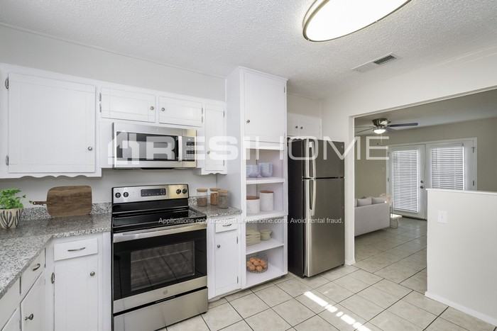 6405 Moonglow Ln - Photo 2 of 15