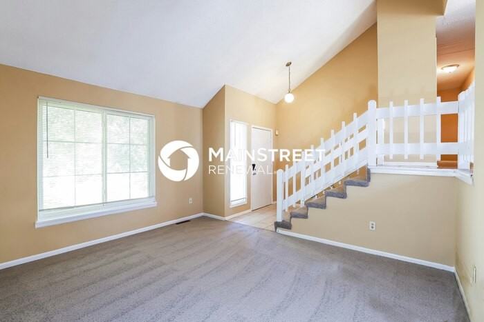 529 Clyde Street - Photo 5 of 18