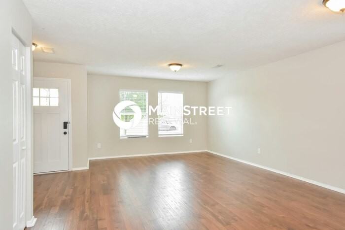 2763 Sutherland Dr - Photo 2 of 17
