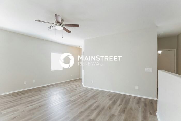 9119 W Cambridge Ave - Photo 4 of 16