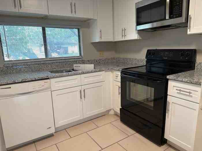 11411 Midfield Way - Photo 3 of 17