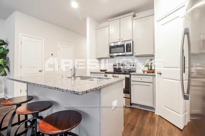 1019 Simmons Trce - Photo 7 of 19