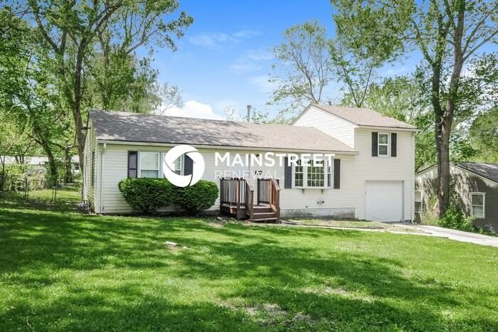 10306 Oakland Avenue - Photo 2 of 17