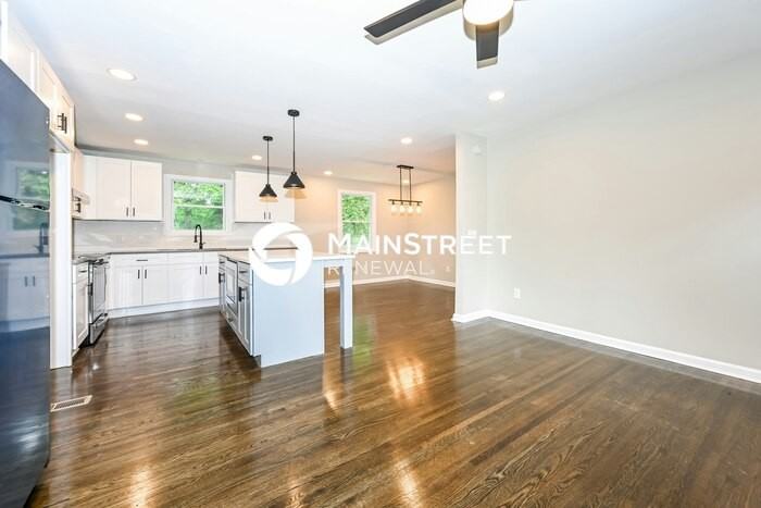 4932 Aquatic Rd - Photo 3 of 16