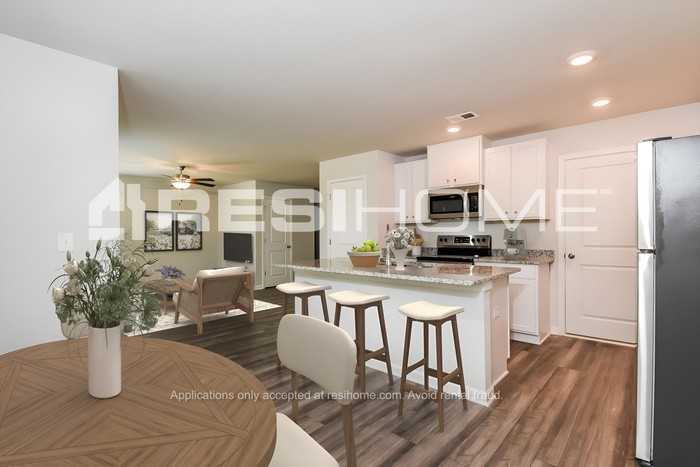 411 Fairview Oak Place - Photo 2 of 18