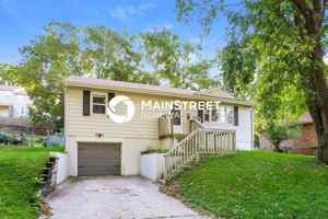 featured image of 215 Maple St