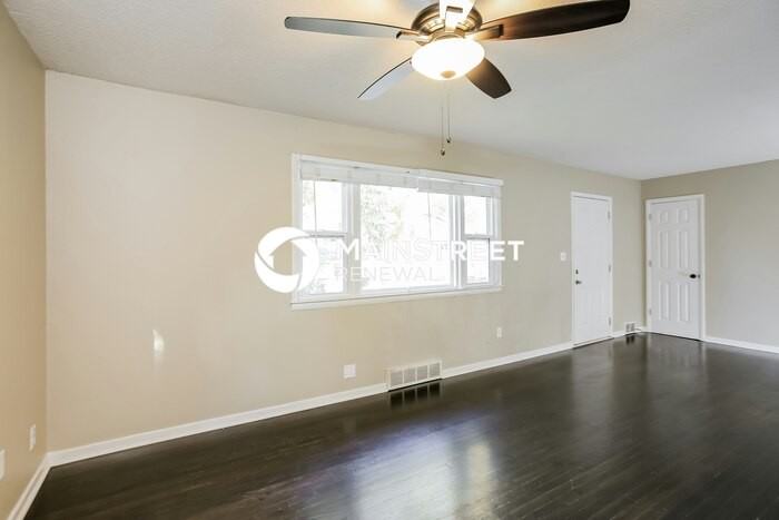 215 Maple St - Photo 2 of 17