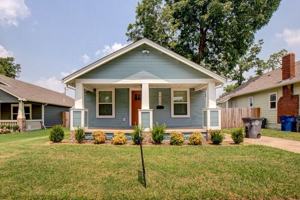 featured image of 2429 E 7th St