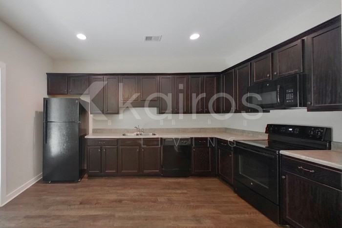 471 White Oak Circle - Photo 7 of 22