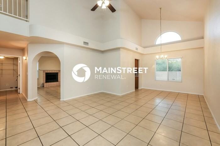 1720 N Clifton St - Photo 4 of 17