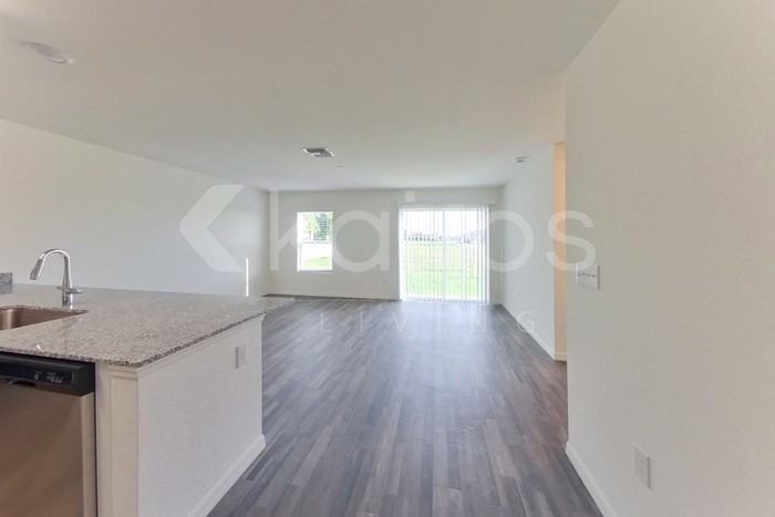 1812 Nw 24th Ter - Photo 5 of 21