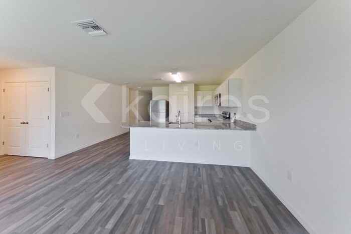 1812 Nw 24th Ter - Photo 4 of 21