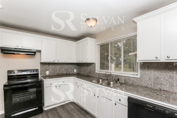 654 Piermont St - Photo 2 of 15