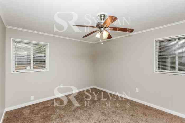 654 Piermont St - Photo 3 of 15