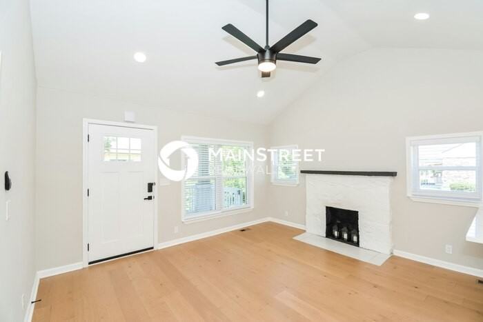 2010 24th Ave N - Photo 3 of 16