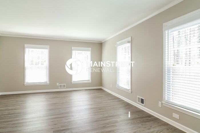 1666 Greenbrook Dr - Photo 3 of 17
