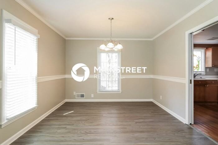 1666 Greenbrook Dr - Photo 4 of 17