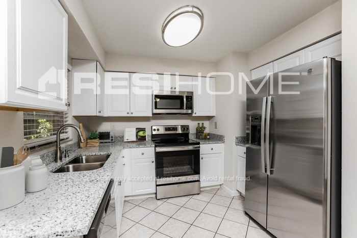 2703 Lakewood Lane - Photo 2 of 19