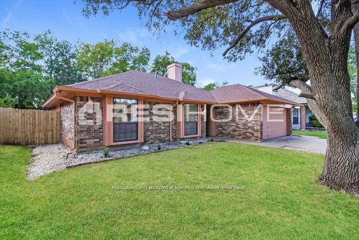 1113 Brittany Dr - Photo 2 of 17