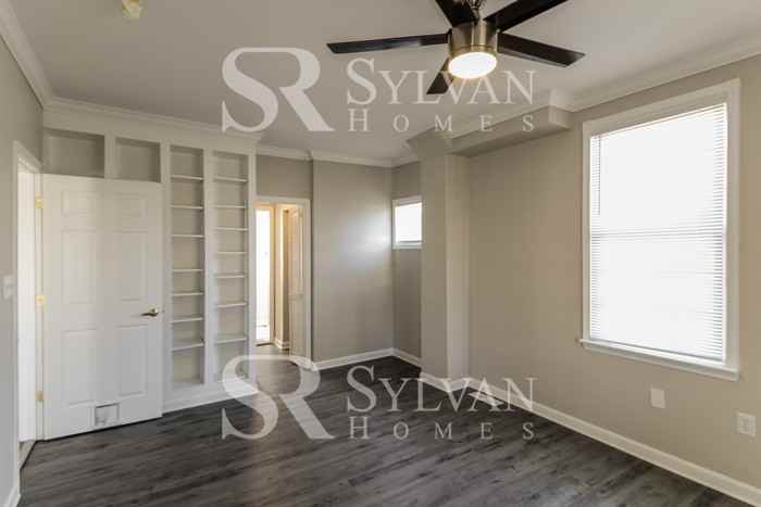 2805 Roselawn Ave - Photo 5 of 17