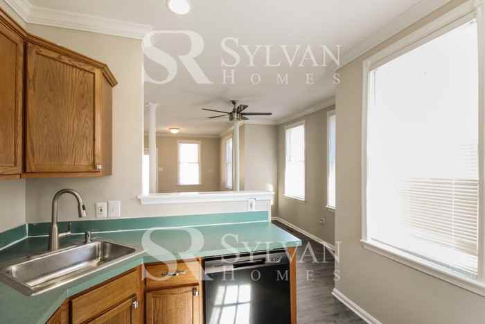 2805 Roselawn Ave - Photo 6 of 17