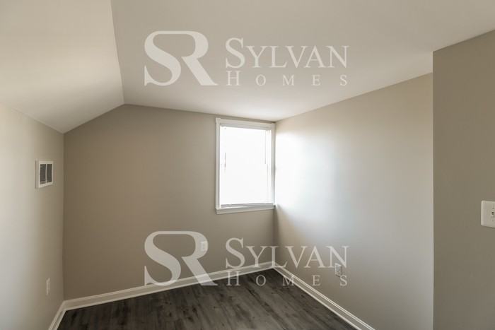 2805 Roselawn Ave - Photo 7 of 15