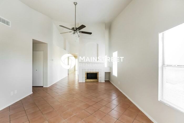 7451 W Sanna St - Photo 4 of 16