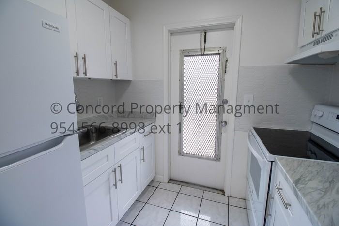 2537 Lincoln St #16 - Photo 6 of 13