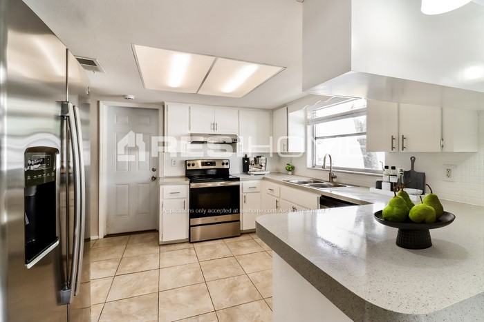 9200 Greenbriar Ln - Photo 6 of 15