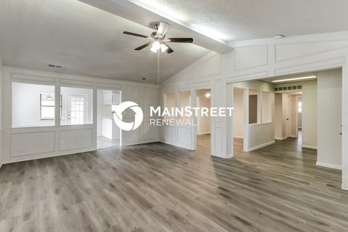 1421 Pine Hill Dr - Photo 2 of 17