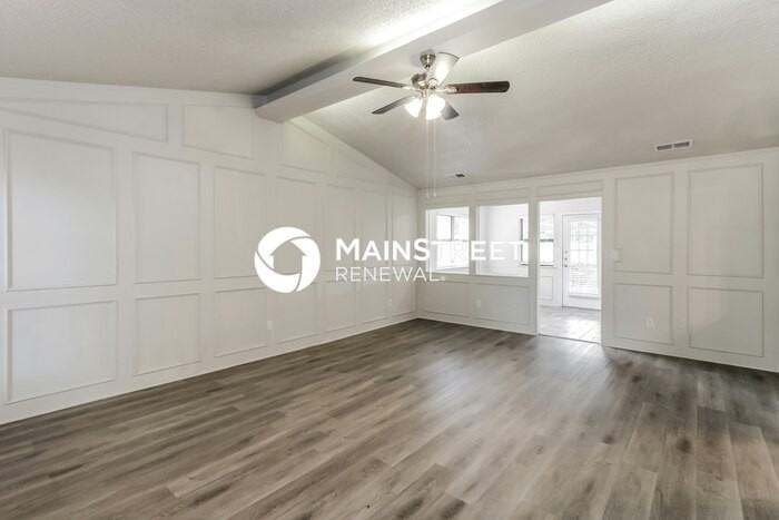 1421 Pine Hill Dr - Photo 3 of 17