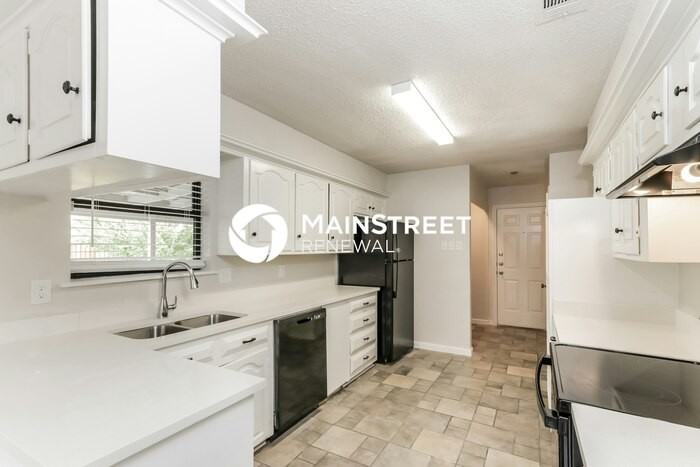 1421 Pine Hill Dr - Photo 6 of 17