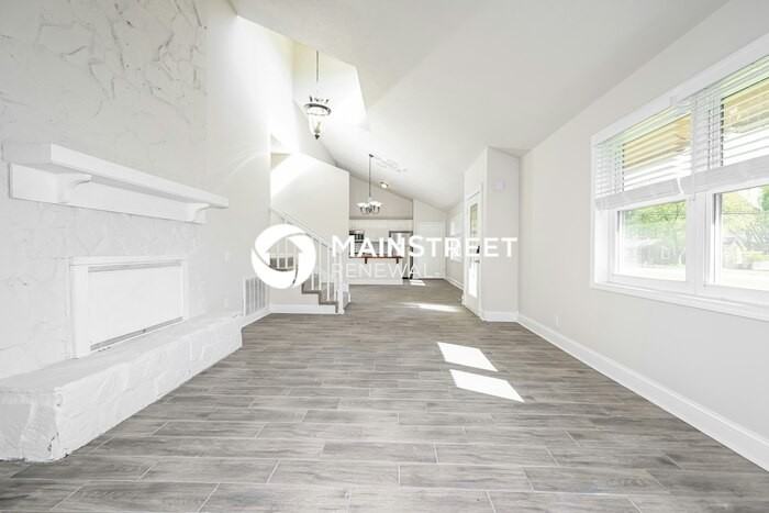 589 Springmont Blvd - Photo 3 of 17