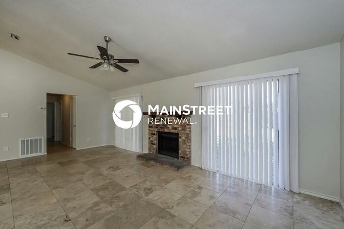 3805 Bigleaf Ln - Photo 3 of 16