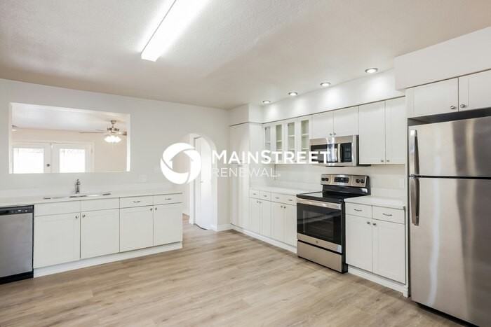 2708 W Acoma Dr - Photo 3 of 14