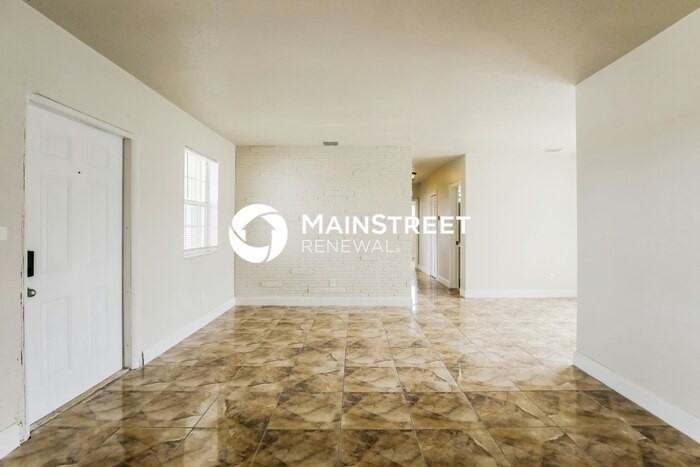 900 Nw 199th St - Photo 4 of 16