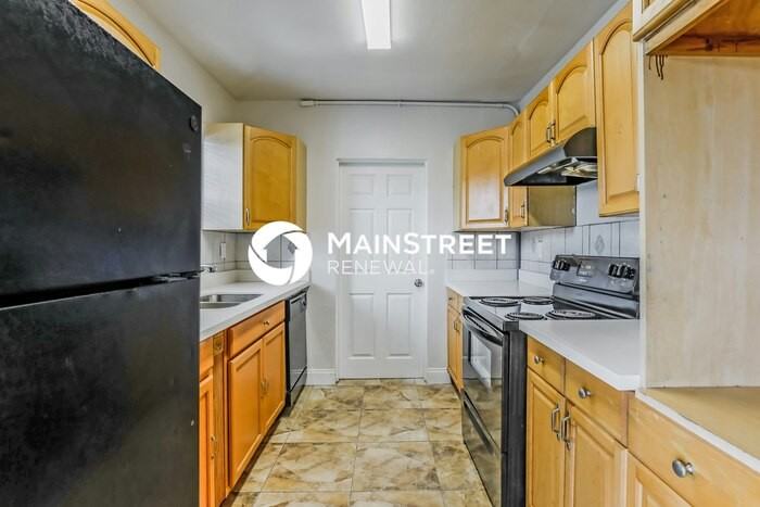 900 Nw 199th St - Photo 6 of 16