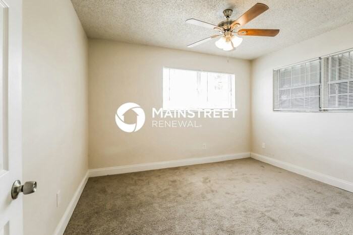 900 Nw 199th St - Photo 7 of 16