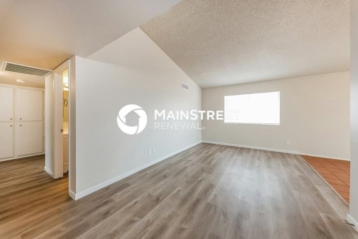 6107 W Acoma Dr - Photo 2 of 16