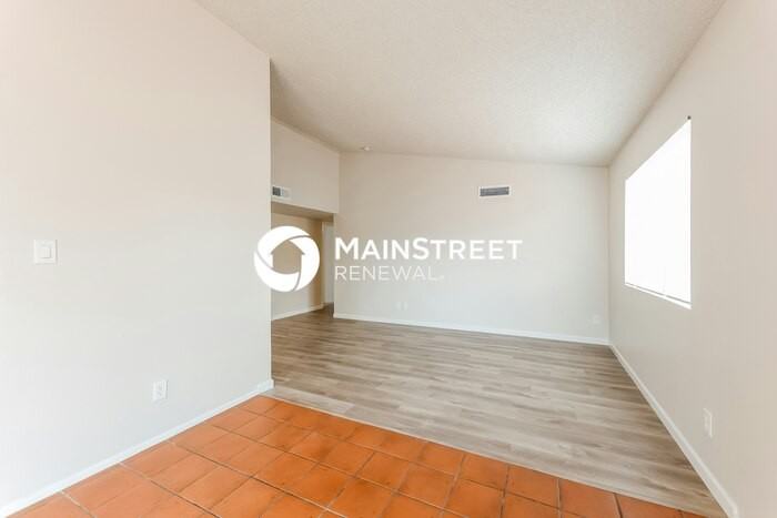 6107 W Acoma Dr - Photo 4 of 16