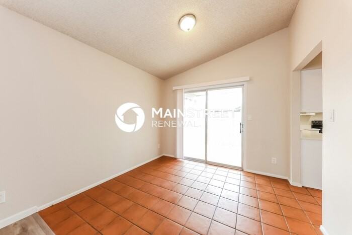 6107 W Acoma Dr - Photo 5 of 16