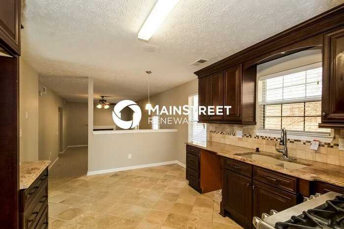 6650 Etterlee Dr - Photo 5 of 15