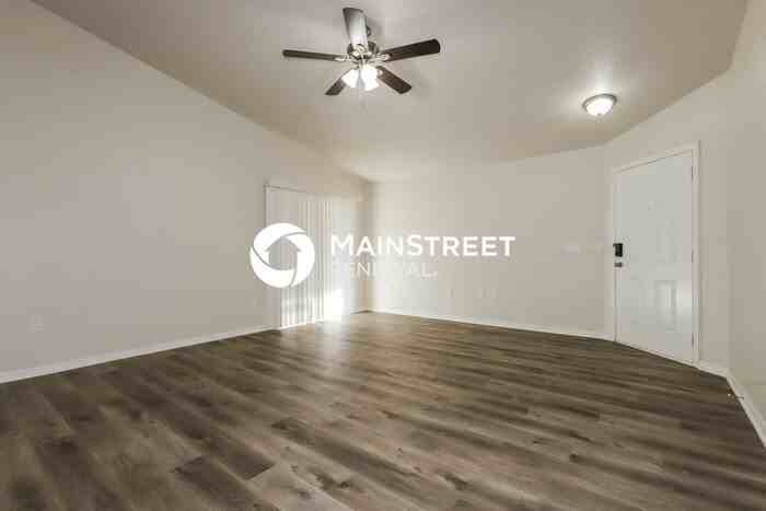 5035 Belmont Park Ln - Photo 3 of 16