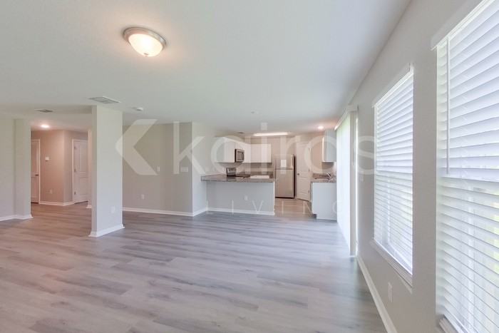 1359 Heritage Ave - Photo 4 of 21