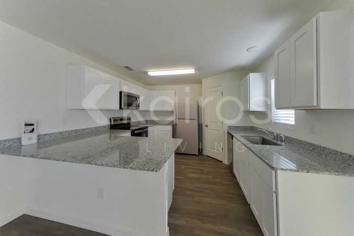 1359 Heritage Ave - Photo 5 of 21