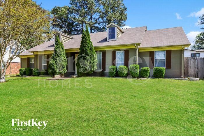 2082 Leichester Lane - Photo 2 of 15