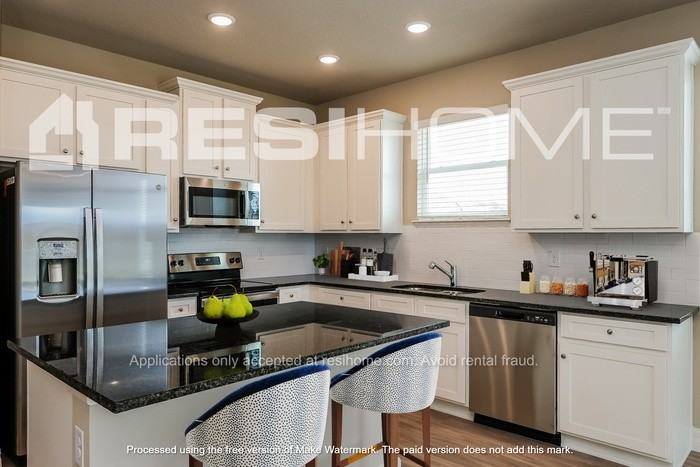 1620 Diane St - Photo 4 of 16