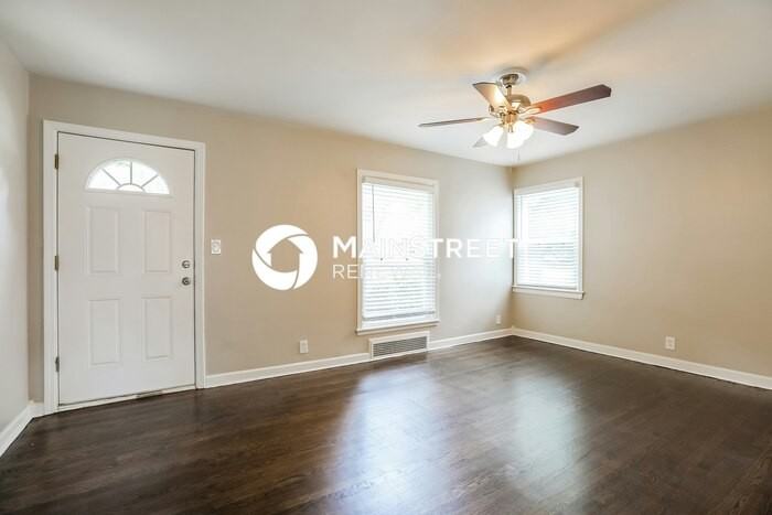 3101 Northeast 56th Street - Photo 3 of 18