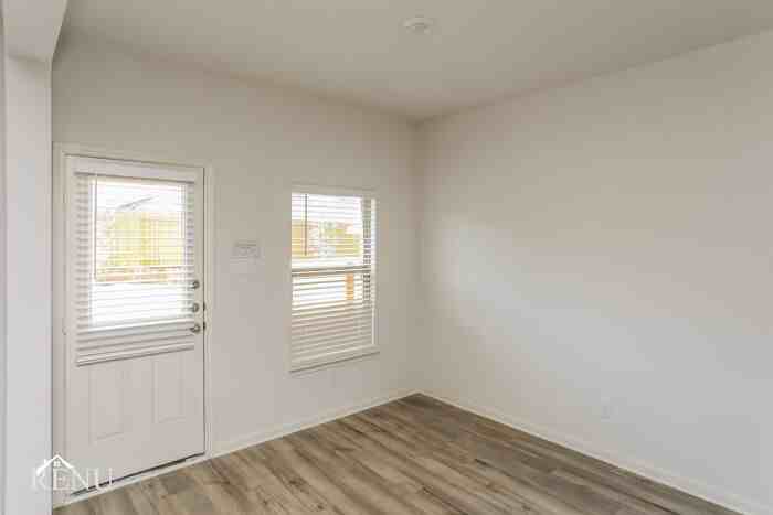2030 Delta Downs Dr #2030DD - Photo 6 of 17